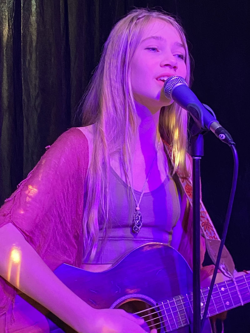 3 Bernay Studio Singers chosen to compete in Italian Song Contest